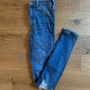 Hollister Ultra High-Rise Jean Legging Dark Wash